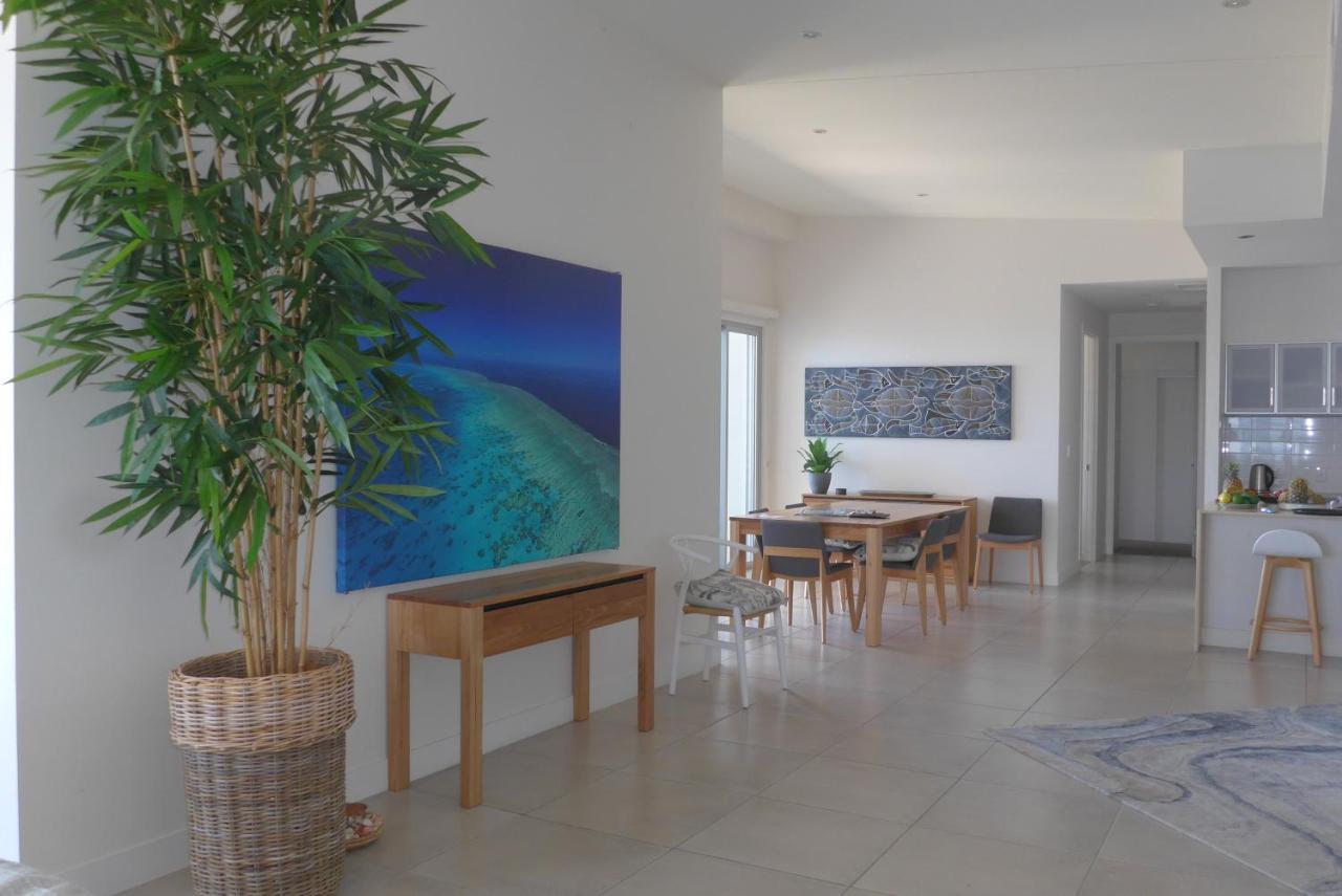 Coral Cove Apartments - Absolute Beachfront Resort Bowen Exteriör bild