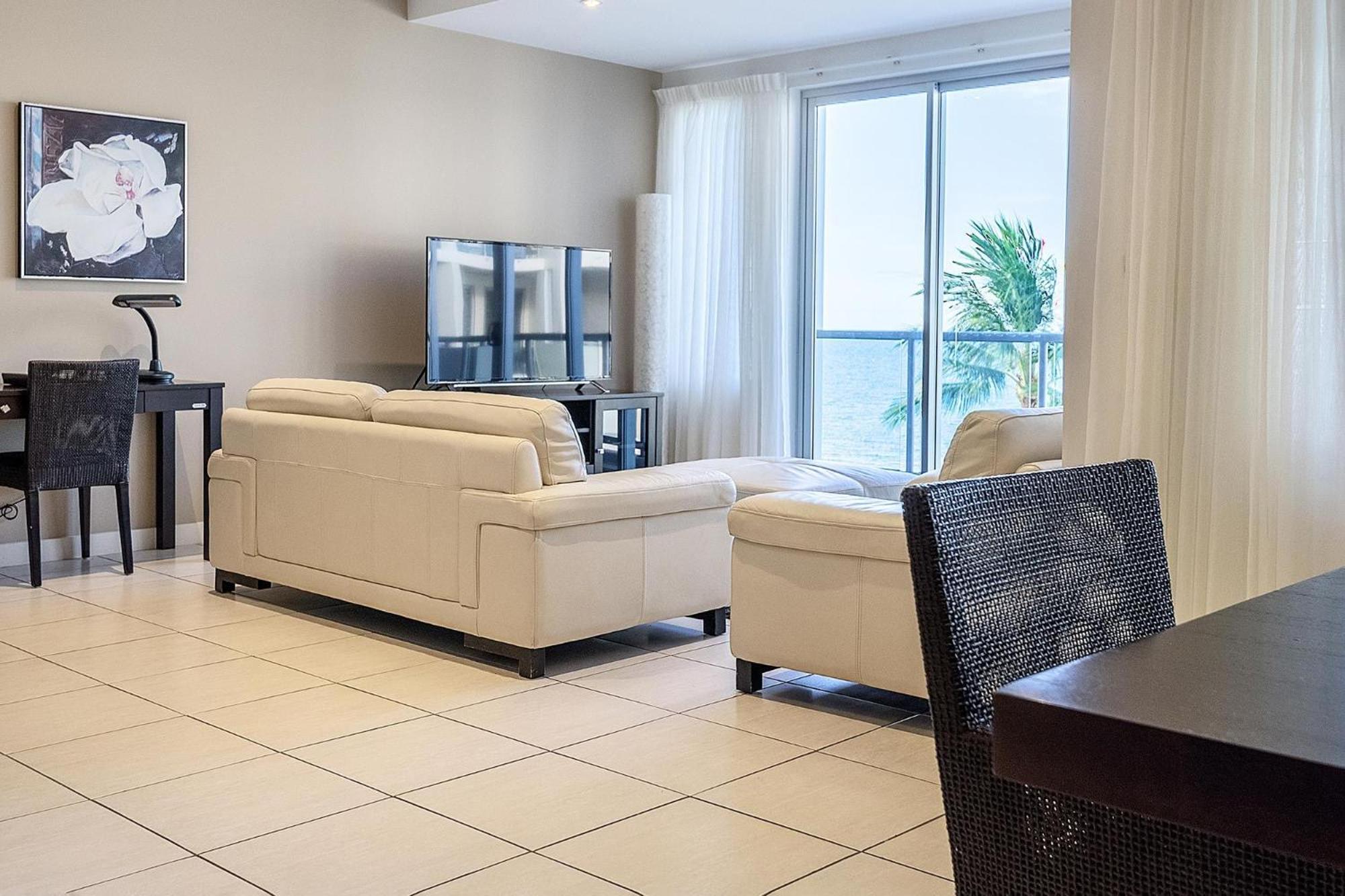 Coral Cove Apartments - Absolute Beachfront Resort Bowen Exteriör bild