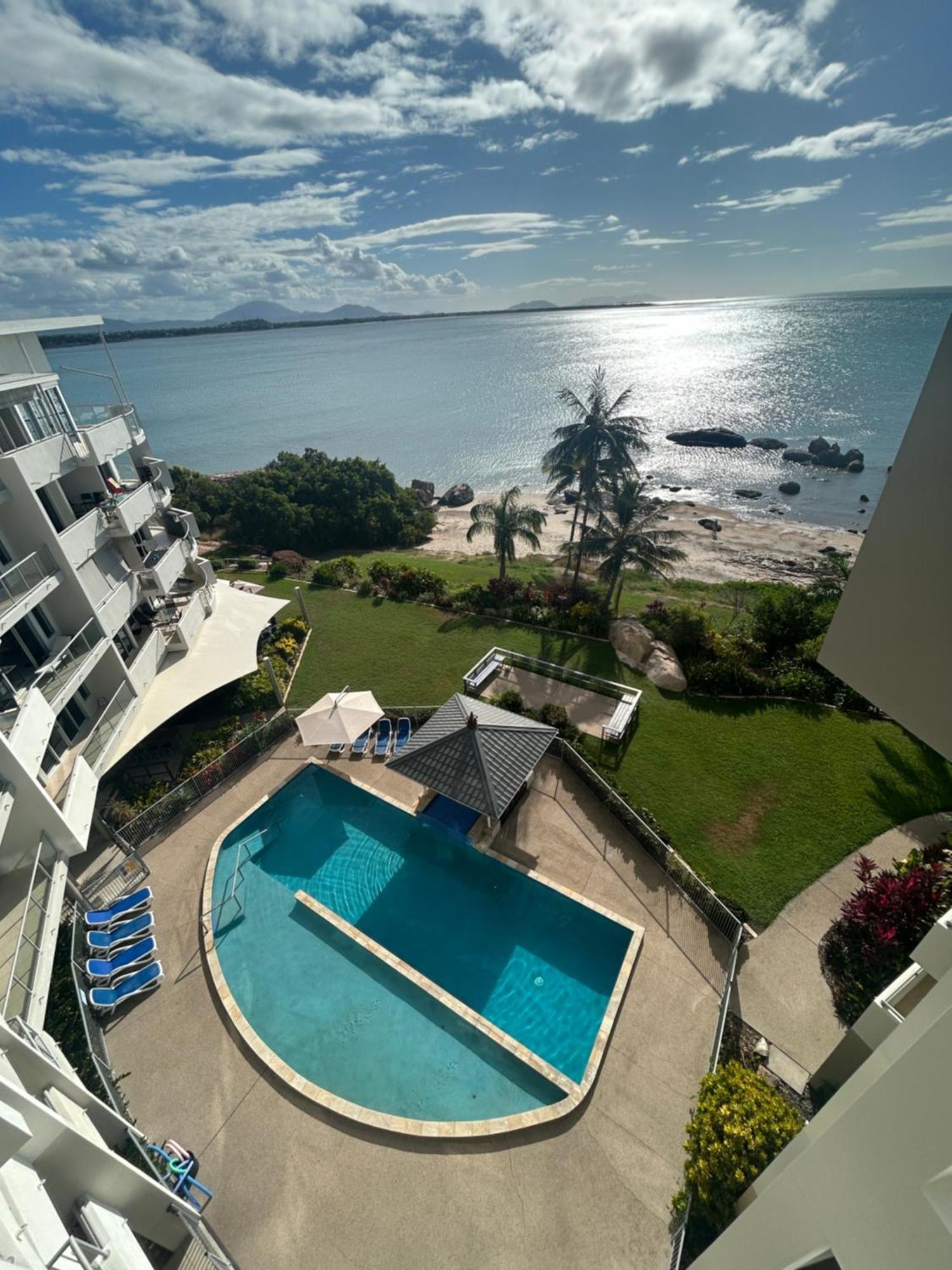 Coral Cove Apartments - Absolute Beachfront Resort Bowen Exteriör bild
