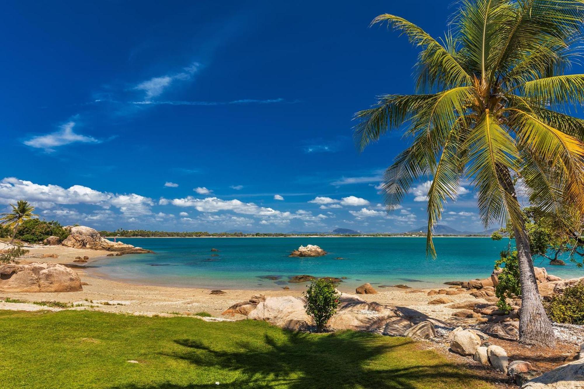 Coral Cove Apartments - Absolute Beachfront Resort Bowen Exteriör bild