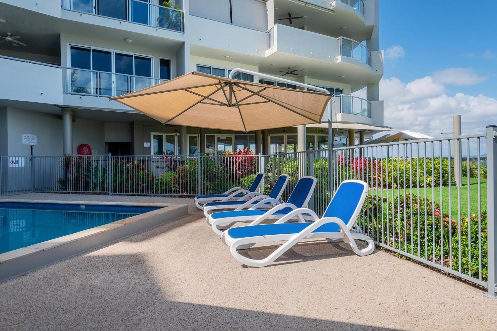 Coral Cove Apartments - Absolute Beachfront Resort Bowen Exteriör bild