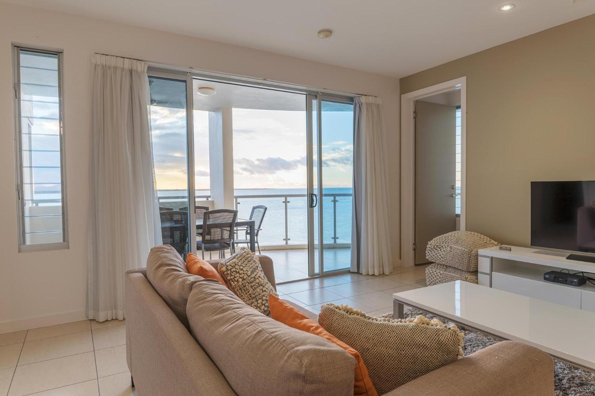 Coral Cove Apartments - Absolute Beachfront Resort Bowen Exteriör bild