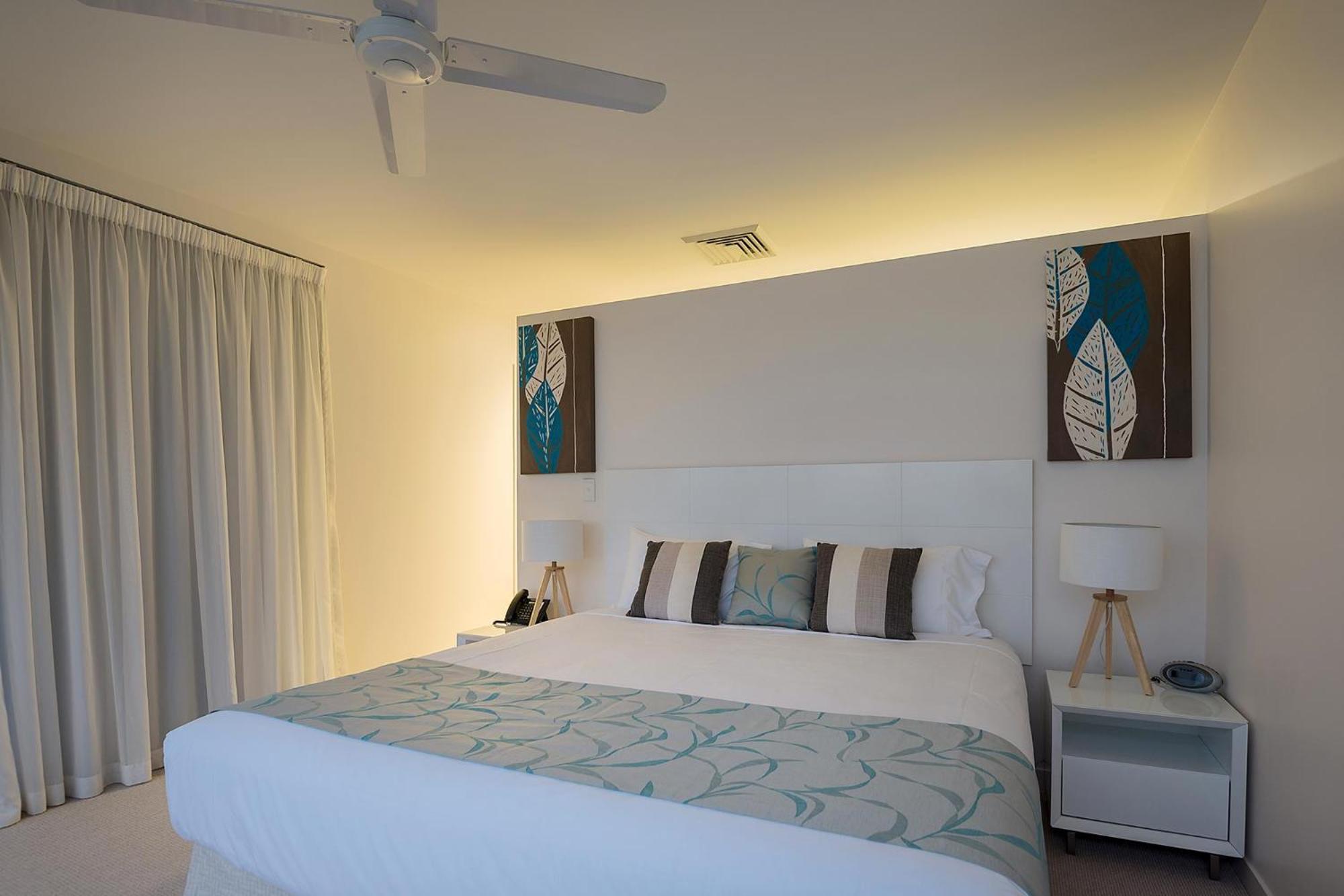Coral Cove Apartments - Absolute Beachfront Resort Bowen Exteriör bild