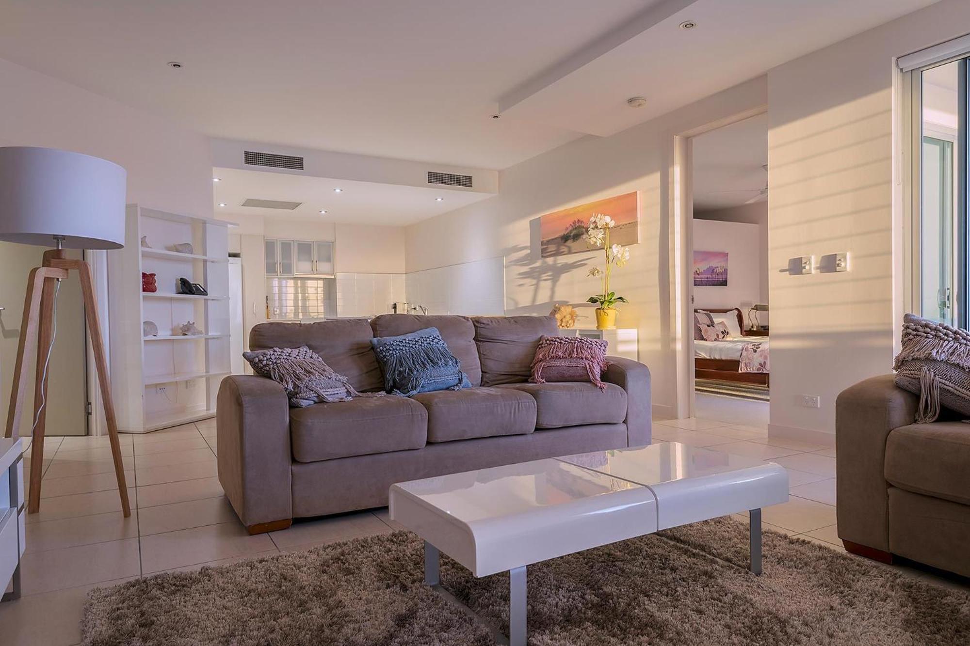 Coral Cove Apartments - Absolute Beachfront Resort Bowen Exteriör bild