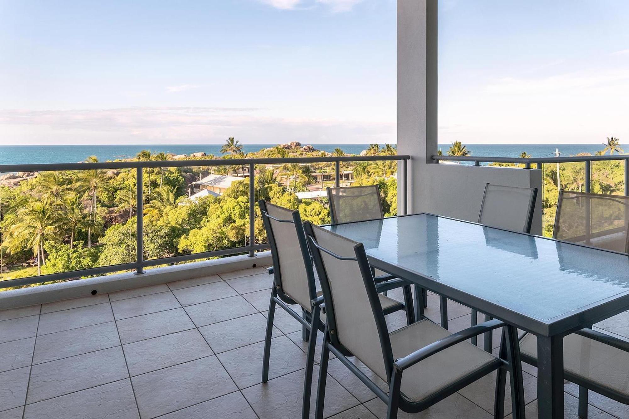 Coral Cove Apartments - Absolute Beachfront Resort Bowen Exteriör bild