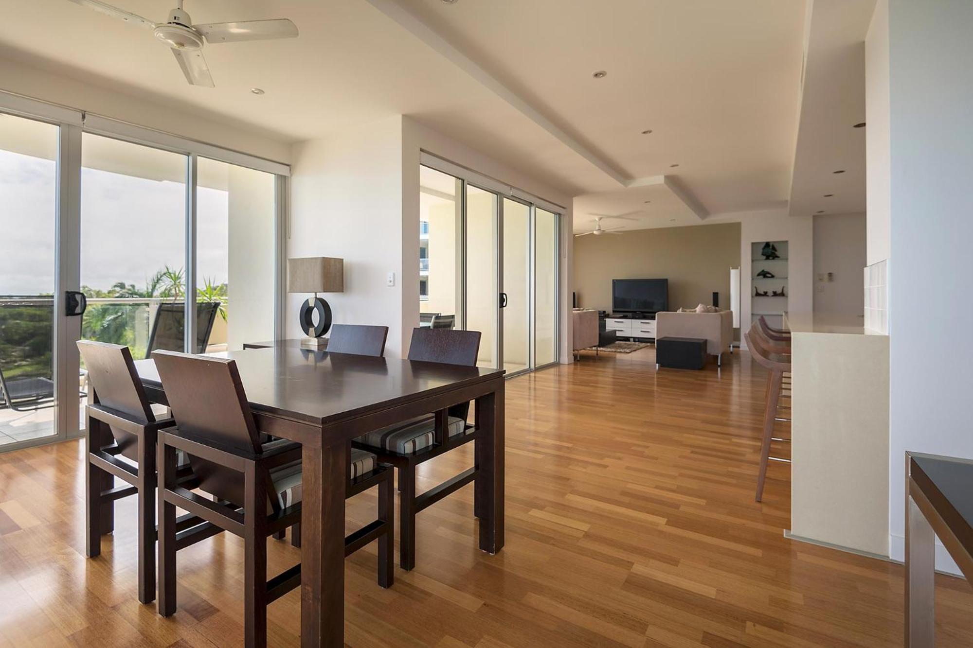 Coral Cove Apartments - Absolute Beachfront Resort Bowen Exteriör bild