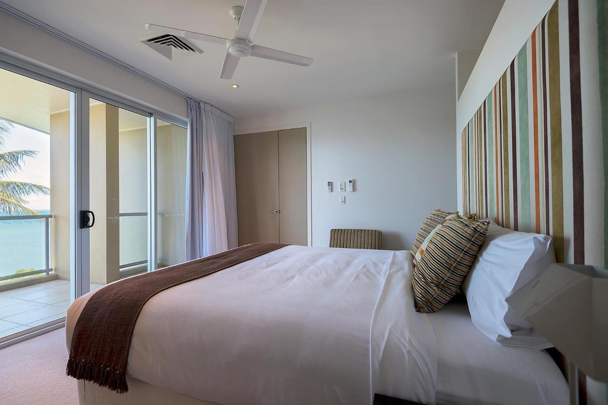 Coral Cove Apartments - Absolute Beachfront Resort Bowen Exteriör bild