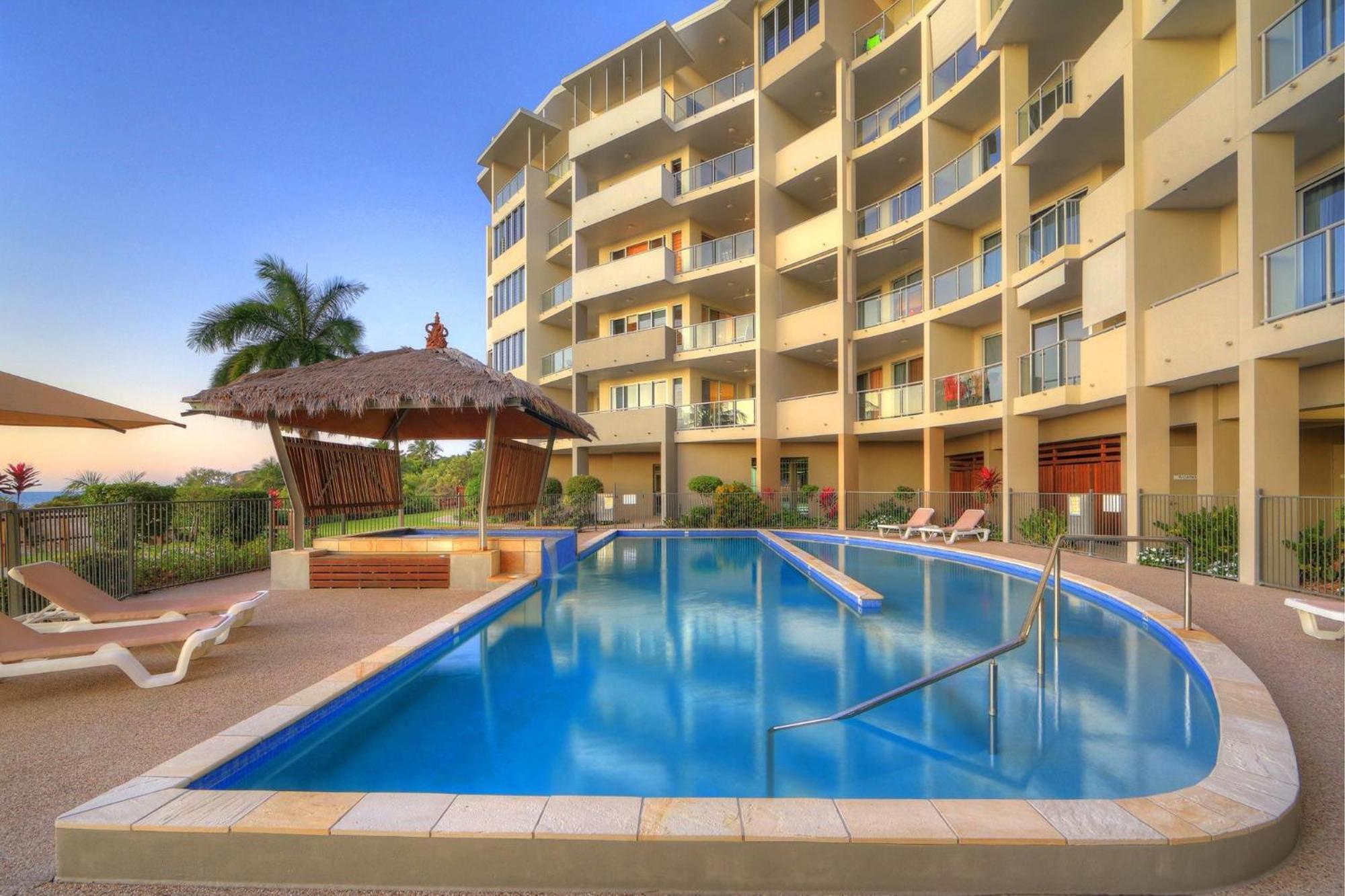 Coral Cove Apartments - Absolute Beachfront Resort Bowen Exteriör bild