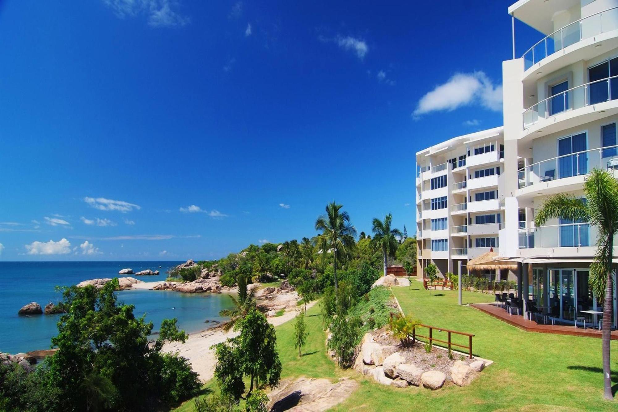 Coral Cove Apartments - Absolute Beachfront Resort Bowen Exteriör bild