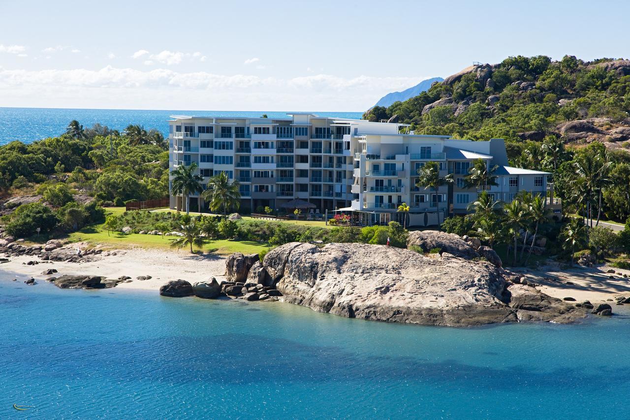 Coral Cove Apartments - Absolute Beachfront Resort Bowen Exteriör bild